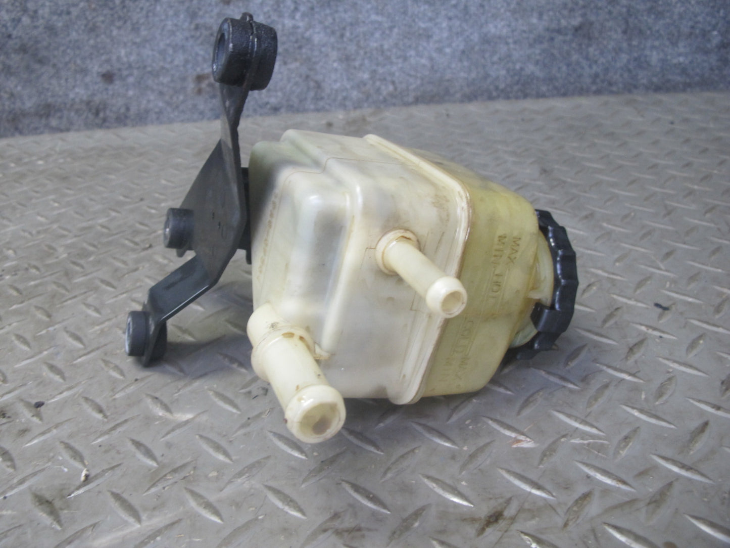 1998-2007 Lexus LX470 Power Steering Fluid Reservoir Bottle Tank W/ Bracket