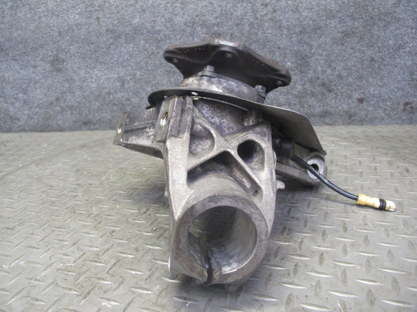 1997-2004 Porsche Boxster 986 Front Left Side Spindle Knuckle Wheel Hub Bearing
