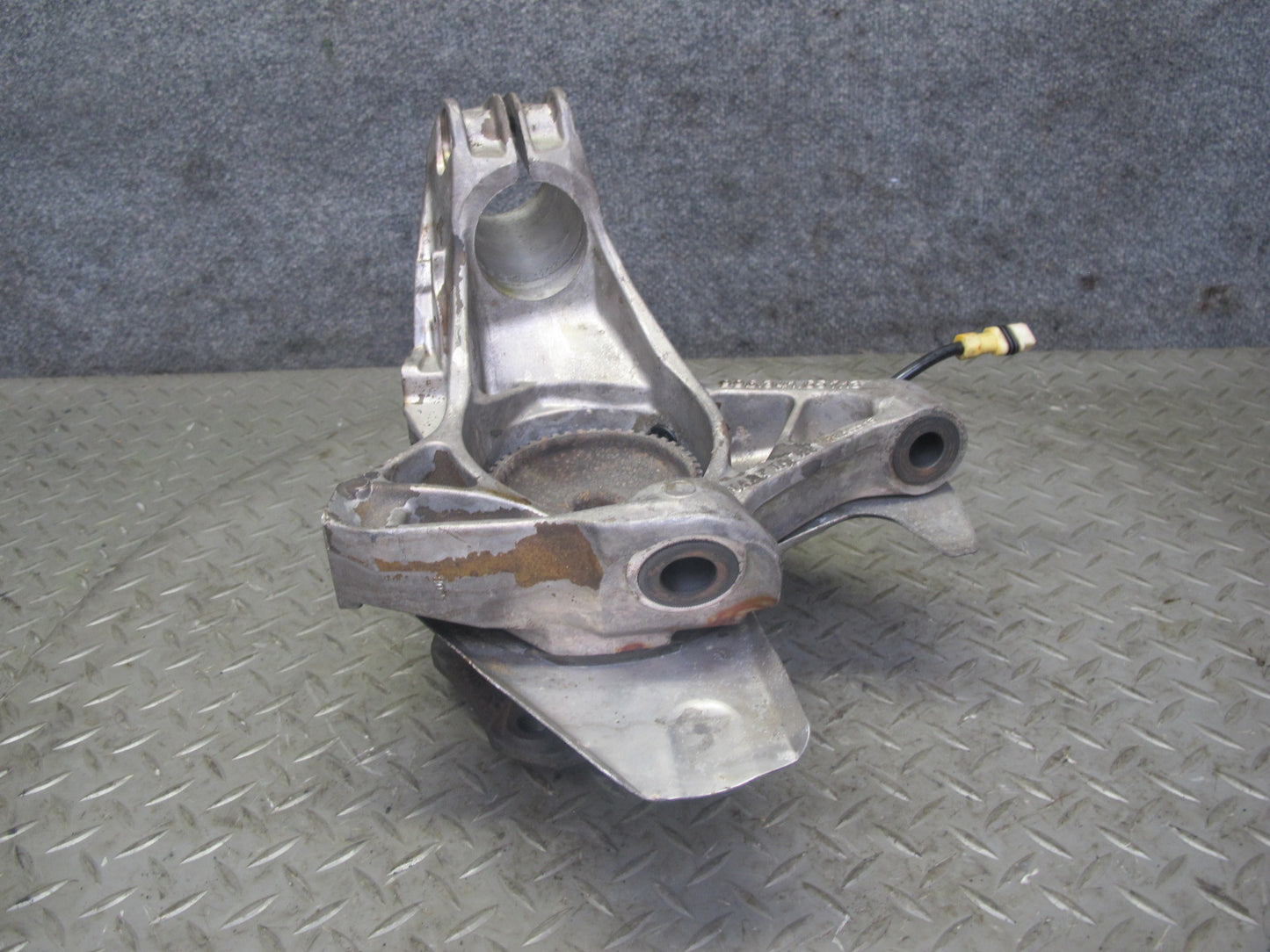 1997-2004 Porsche Boxster 986 Front Left Side Spindle Knuckle Wheel Hub Bearing