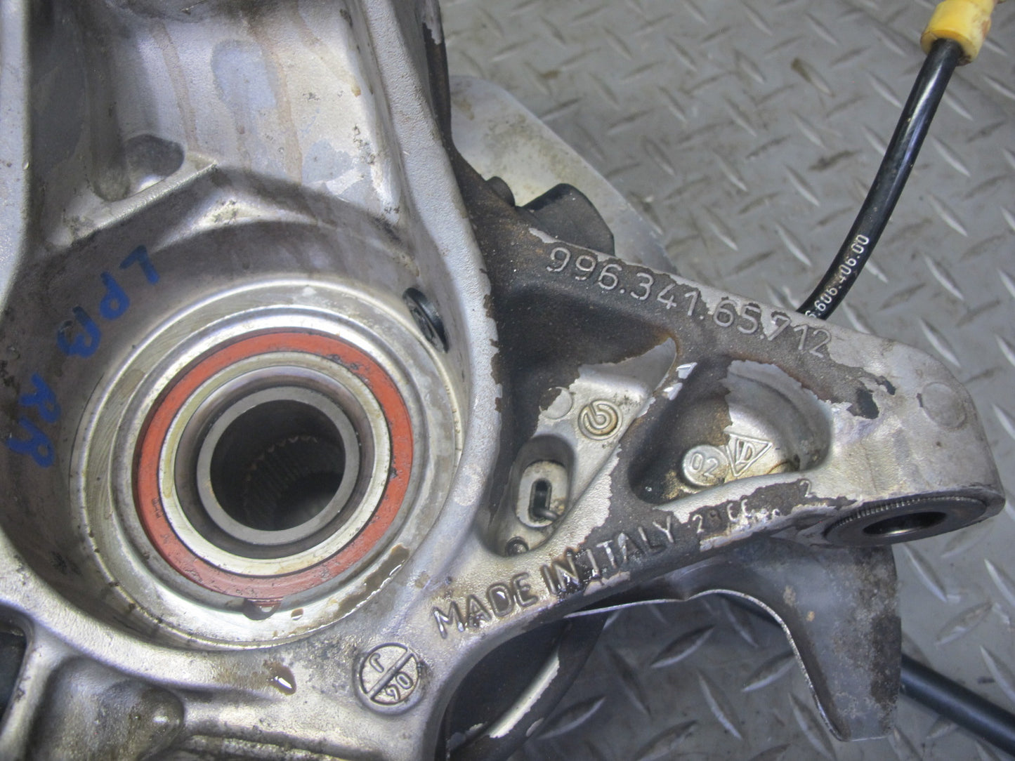 1997-2004 Porsche Boxster 986 Rear Right Side Spindle Knuckle Wheel Hub Bearing