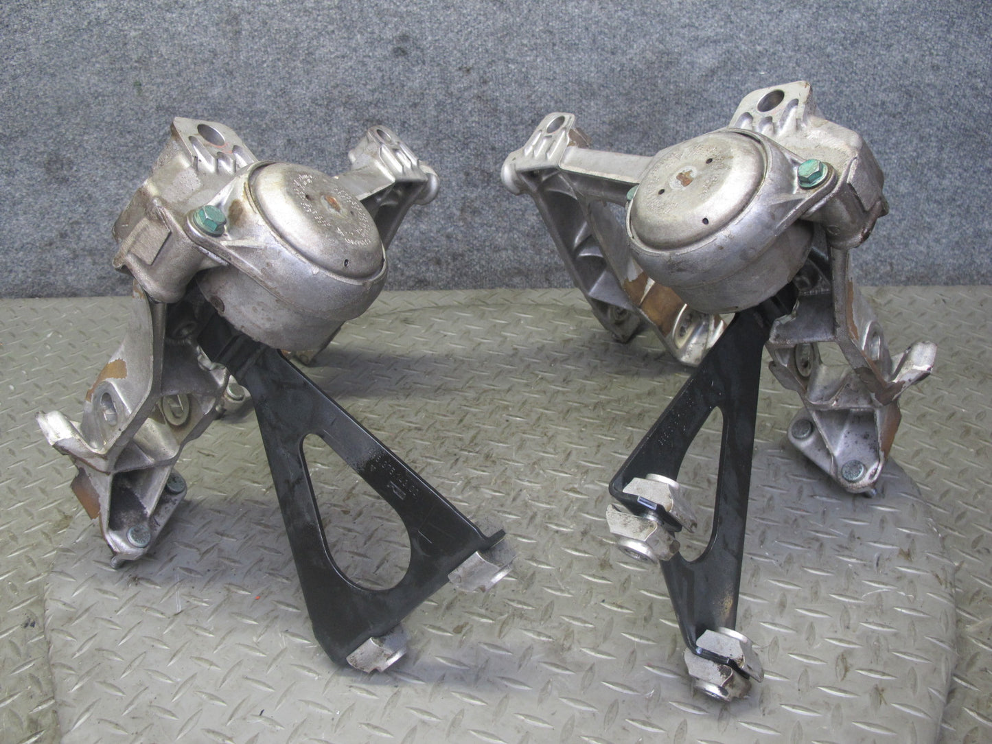 00-04 Porsche Boxster 986 M/T 5 Speed Transmission Subframe Mount Bracket Set