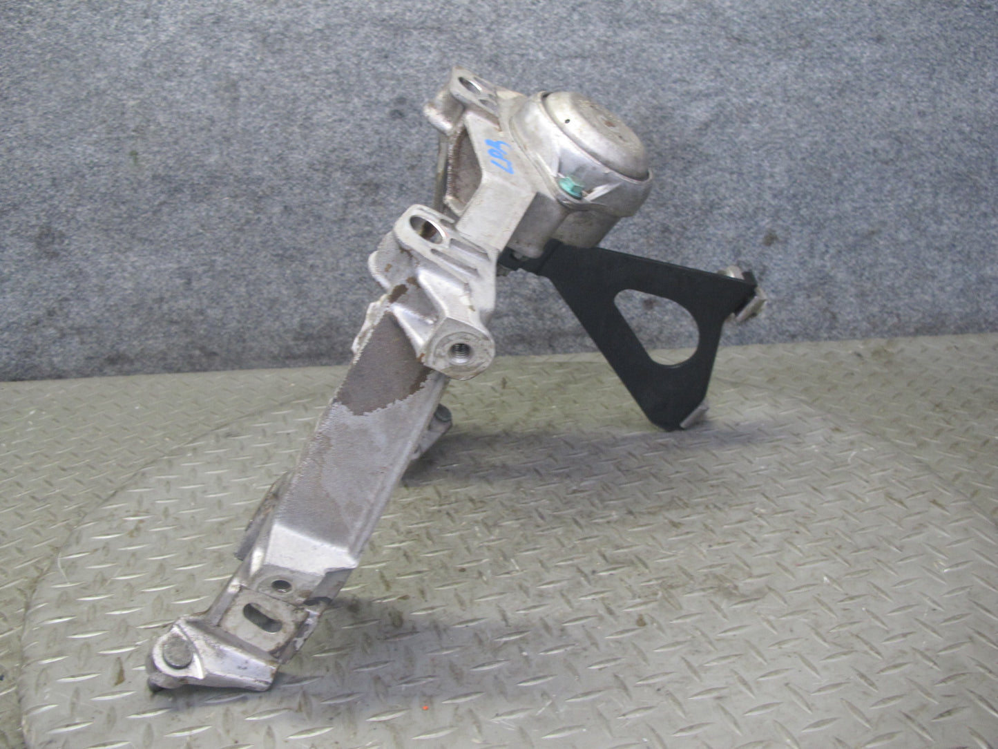 00-04 Porsche Boxster 986 M/T 5 Speed Transmission Subframe Mount Bracket Set