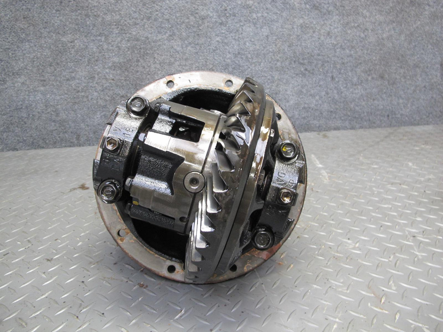 2003-2007 Lexus J100 LX470 4WD Rear Differential Axle Carrier 4.10 Ratio