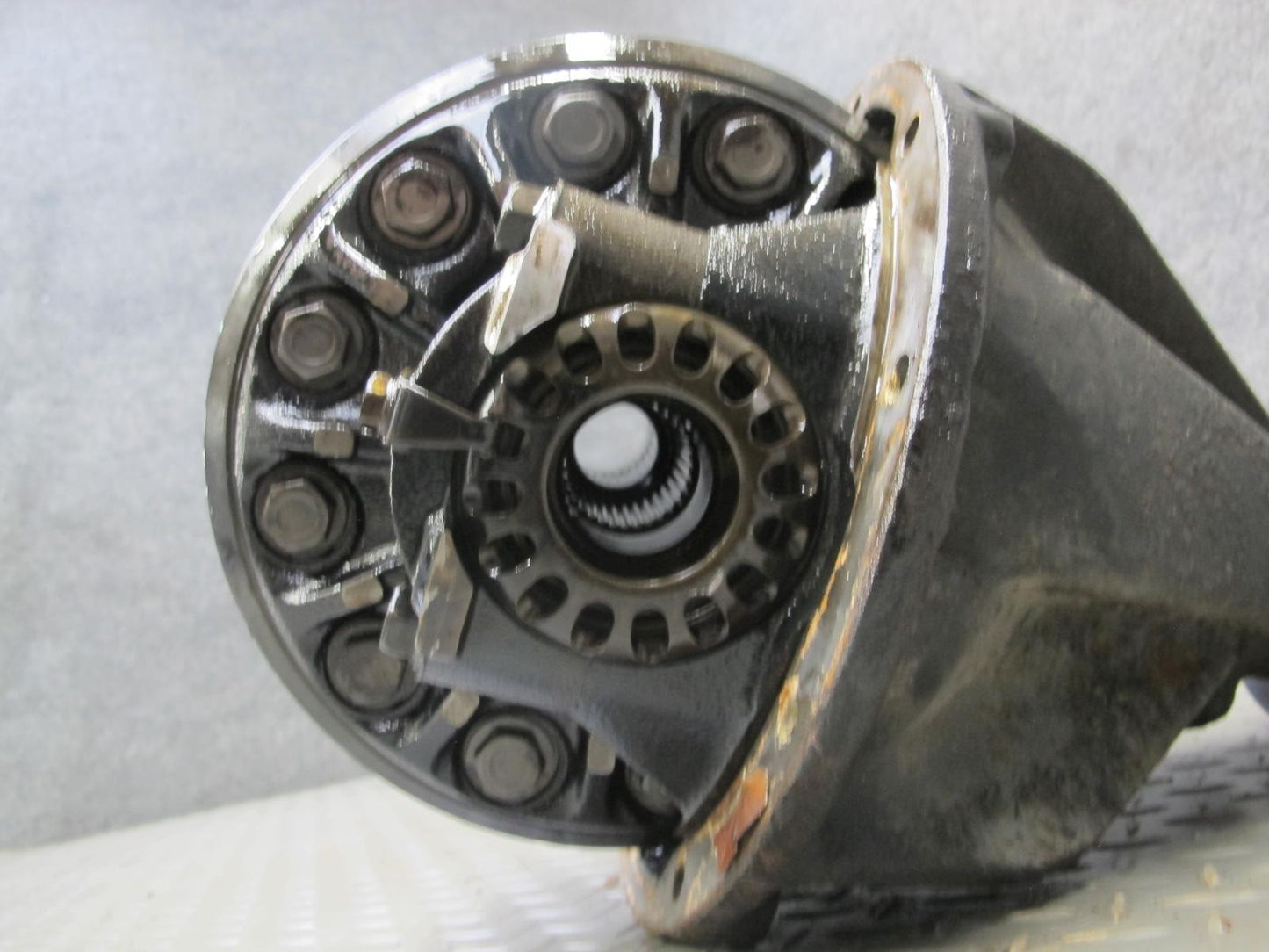 2003-2007 Lexus J100 LX470 4WD Rear Differential Axle Carrier 4.10 Ratio