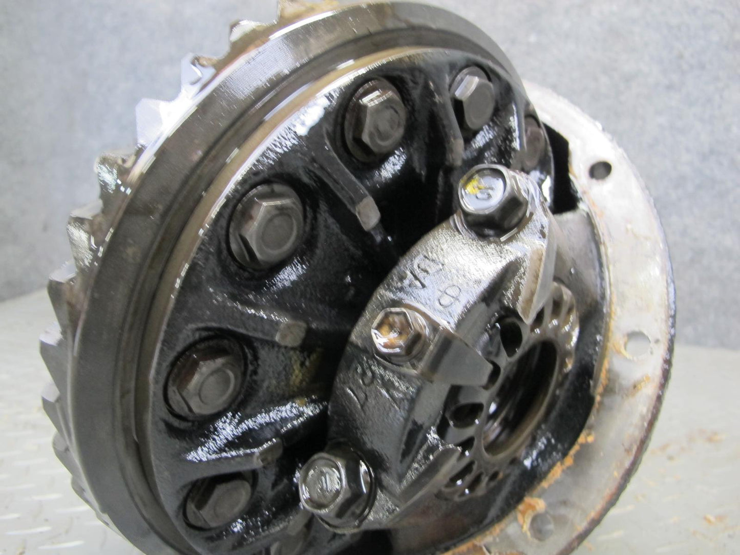 2003-2007 Lexus J100 LX470 4WD Rear Differential Axle Carrier 4.10 Ratio