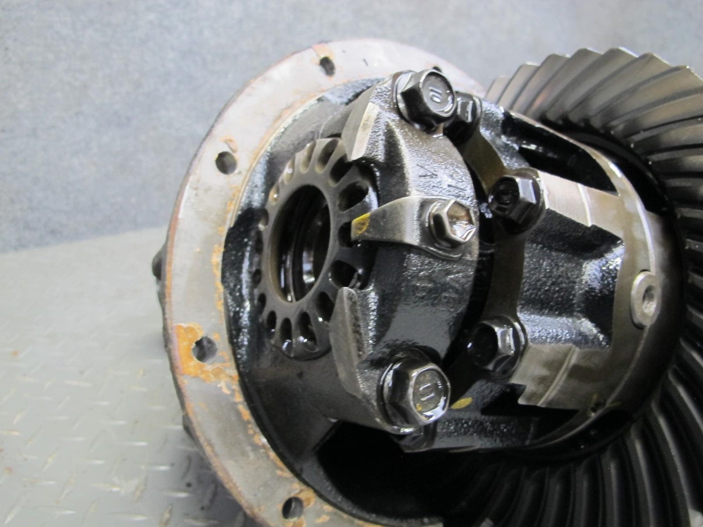 2003-2007 Lexus J100 LX470 4WD Rear Differential Axle Carrier 4.10 Ratio
