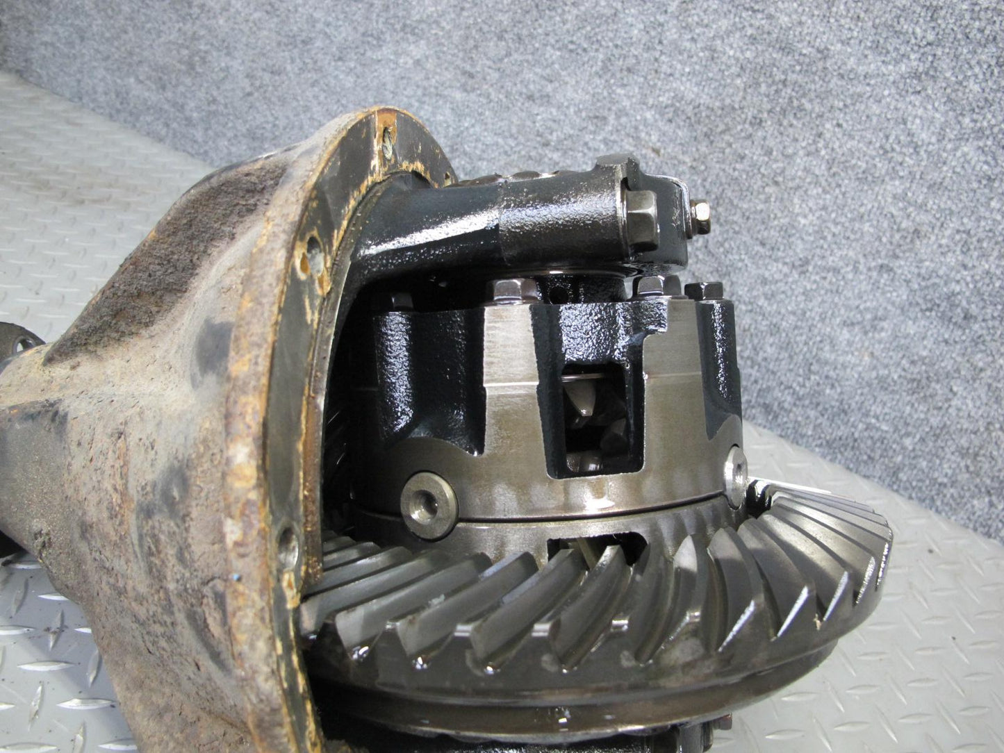 2003-2007 Lexus J100 LX470 4WD Rear Differential Axle Carrier 4.10 Ratio