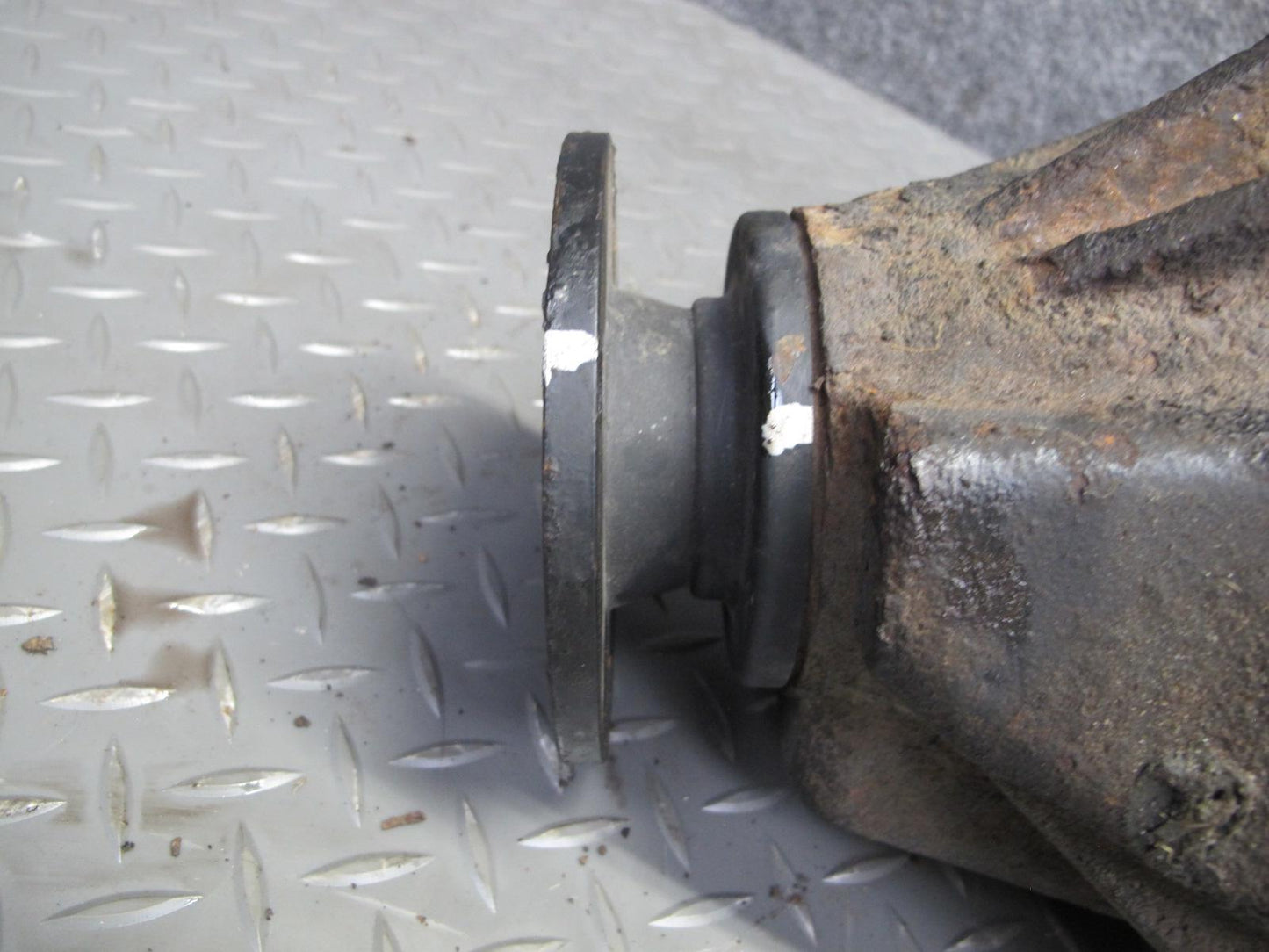 2003-2007 Lexus J100 LX470 4WD Rear Differential Axle Carrier 4.10 Ratio