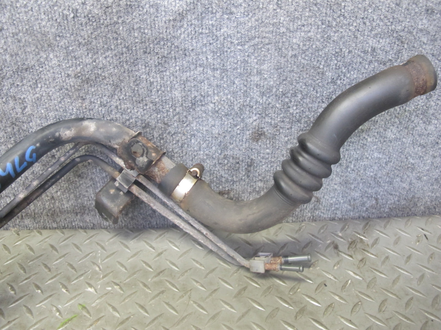 99-00 Lexus JZS160L GS400 GS300 Gas Fuel Tank Filler Neck Pipe w Cap OEM