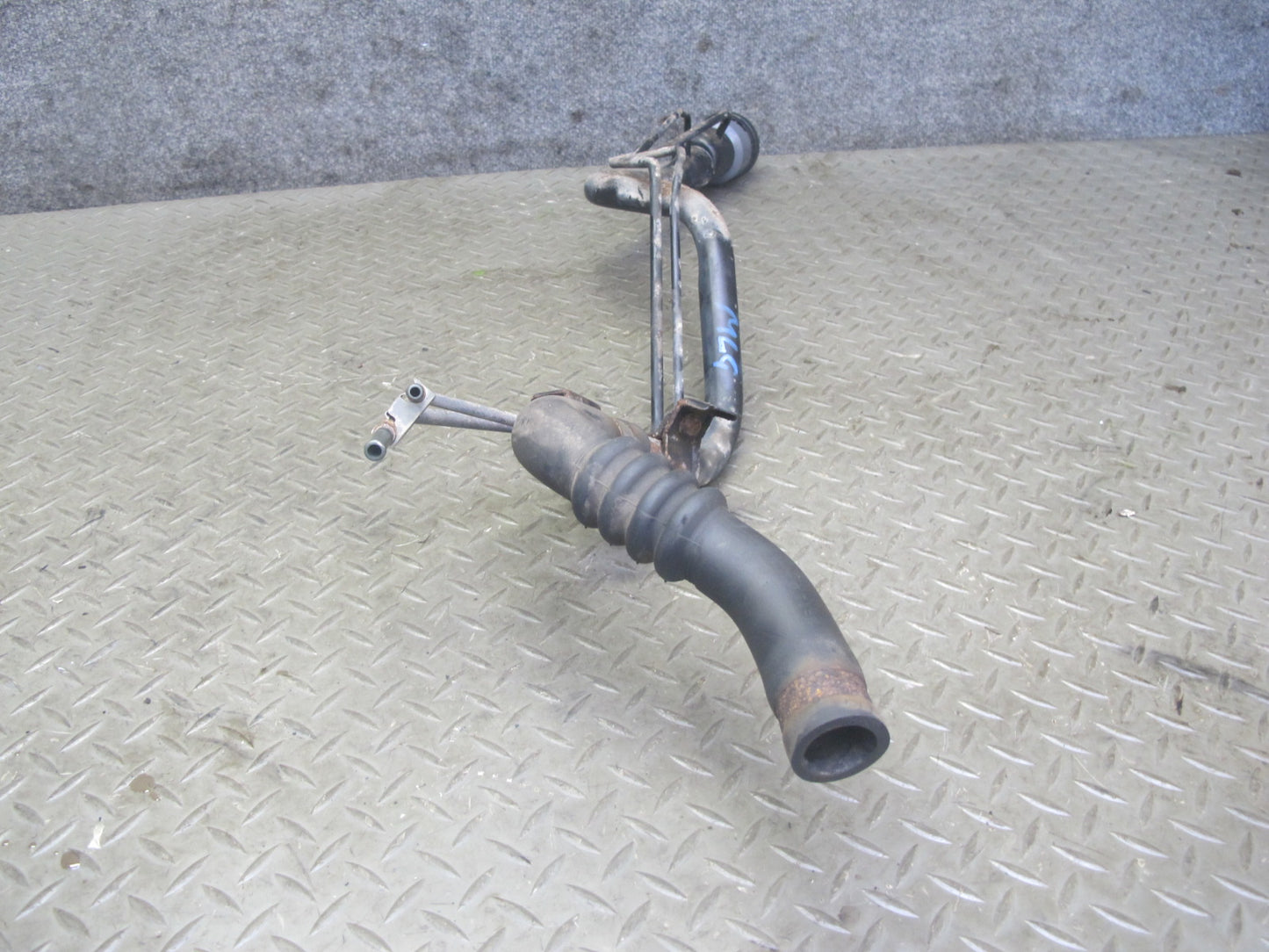 99-00 Lexus JZS160L GS400 GS300 Gas Fuel Tank Filler Neck Pipe w Cap OEM