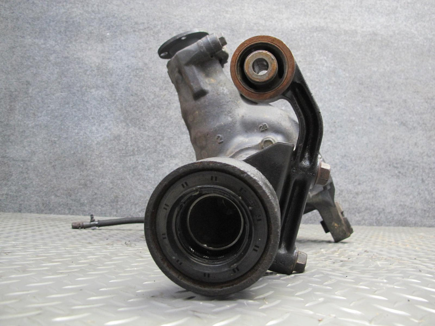 2003-2007 Lexus J100 LX470 4WD Front Axle Differential Carrier 4.10 Ratio