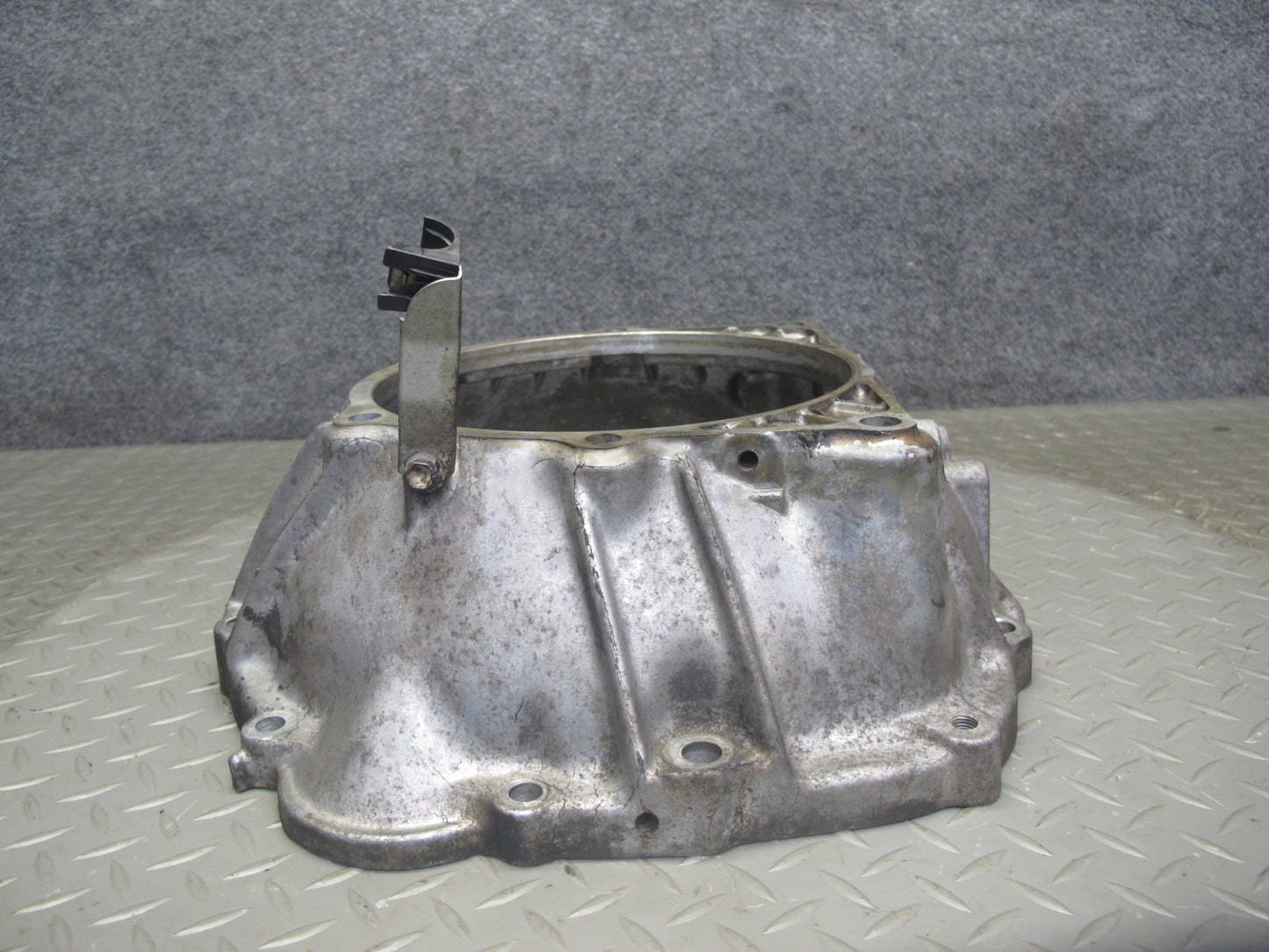00-05 Lexus IS300 GS300 2JZGE RWD A650E A/T Auto Transmission Bell Housing OEM