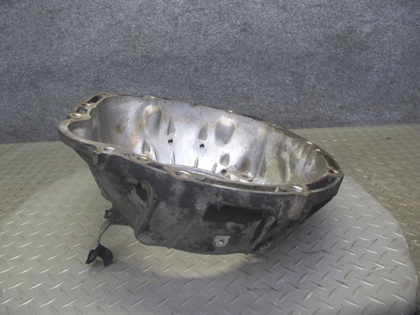 00-05 Lexus IS300 GS300 2JZGE RWD A650E A/T Auto Transmission Bell Housing OEM