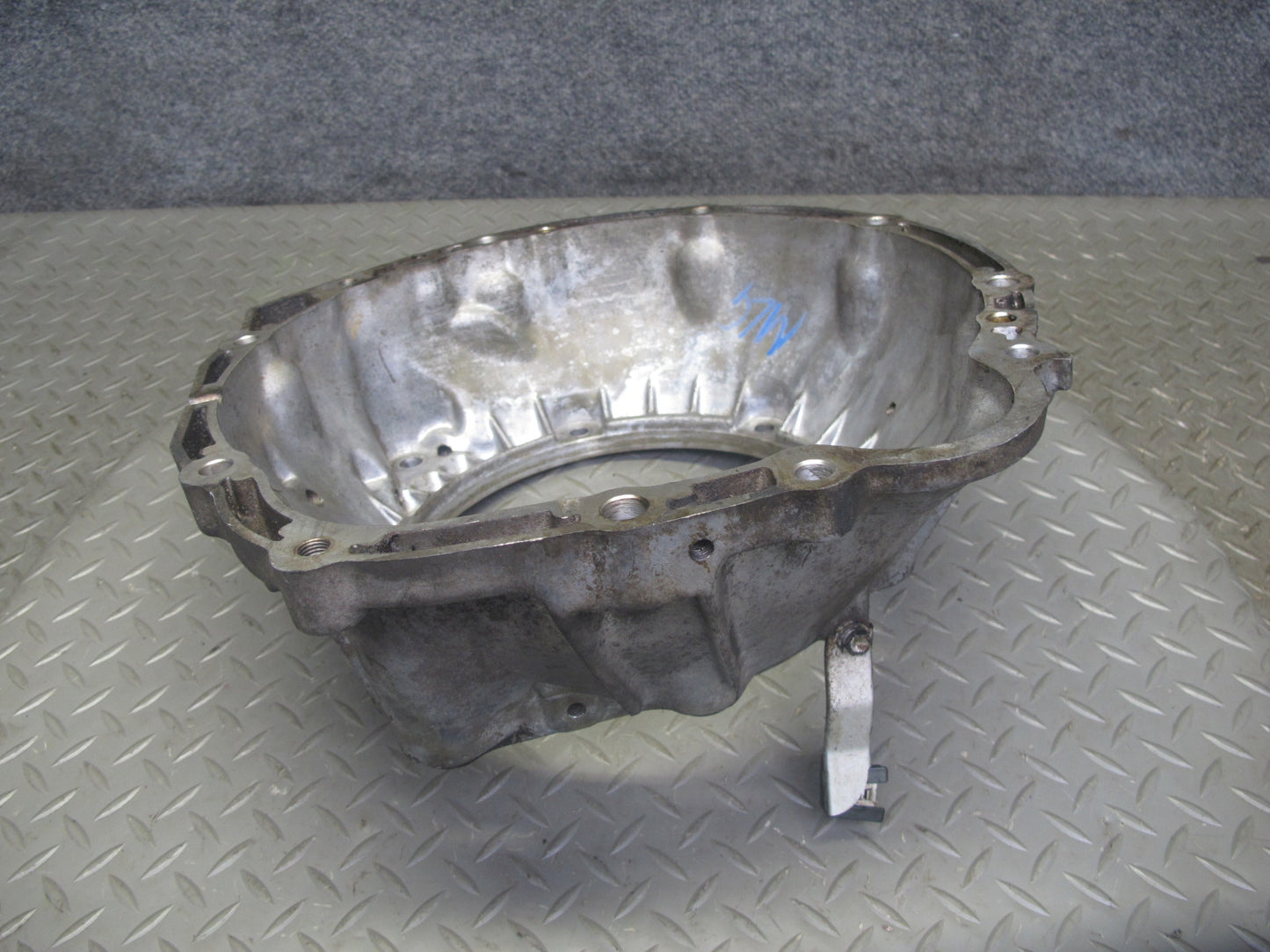 00-05 Lexus IS300 GS300 2JZGE RWD A650E A/T Auto Transmission Bell Housing OEM