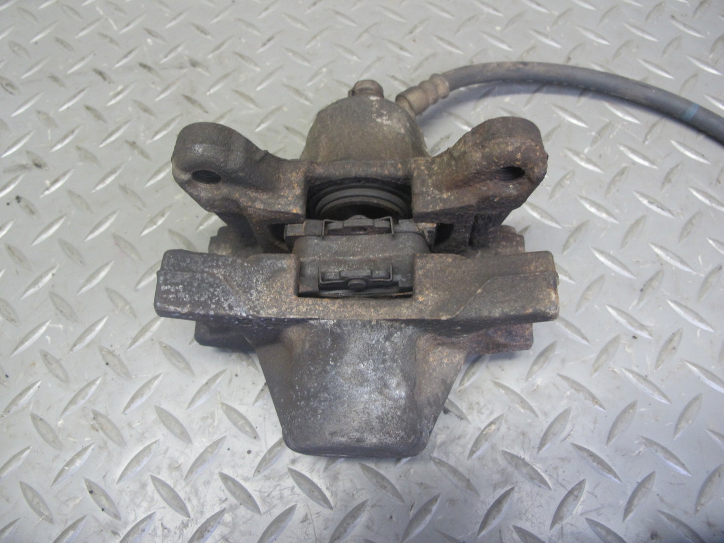 98-05 Lexus JZS160L GS400 GS430 GS300 Rear Left & Right Brake Caliper Set OEM