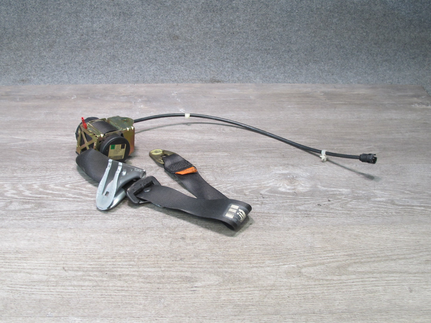 01-06 BMW E46 CONVERTIBLE FRONT RIGHT & LEFT SIDE SEATBELT RETRACTOR SET OEM