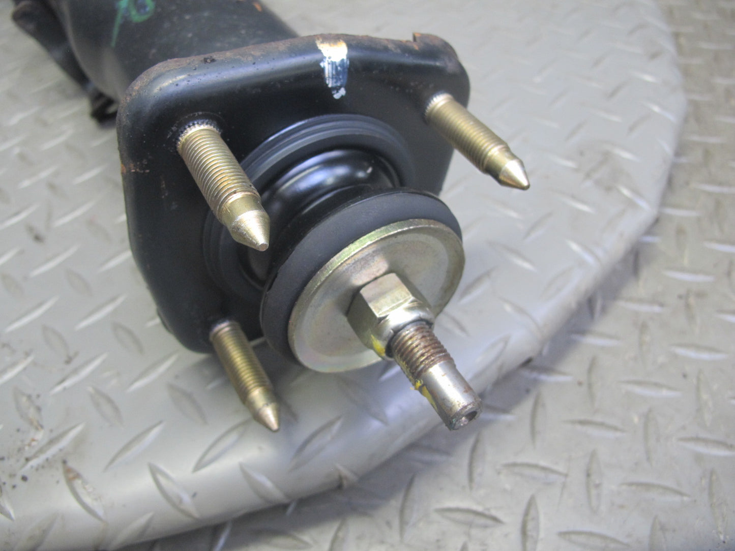 98-05 Lexus GS430 GS300 Set of 2 Rear Left & Right Strut Shock Absorber 106K OEM