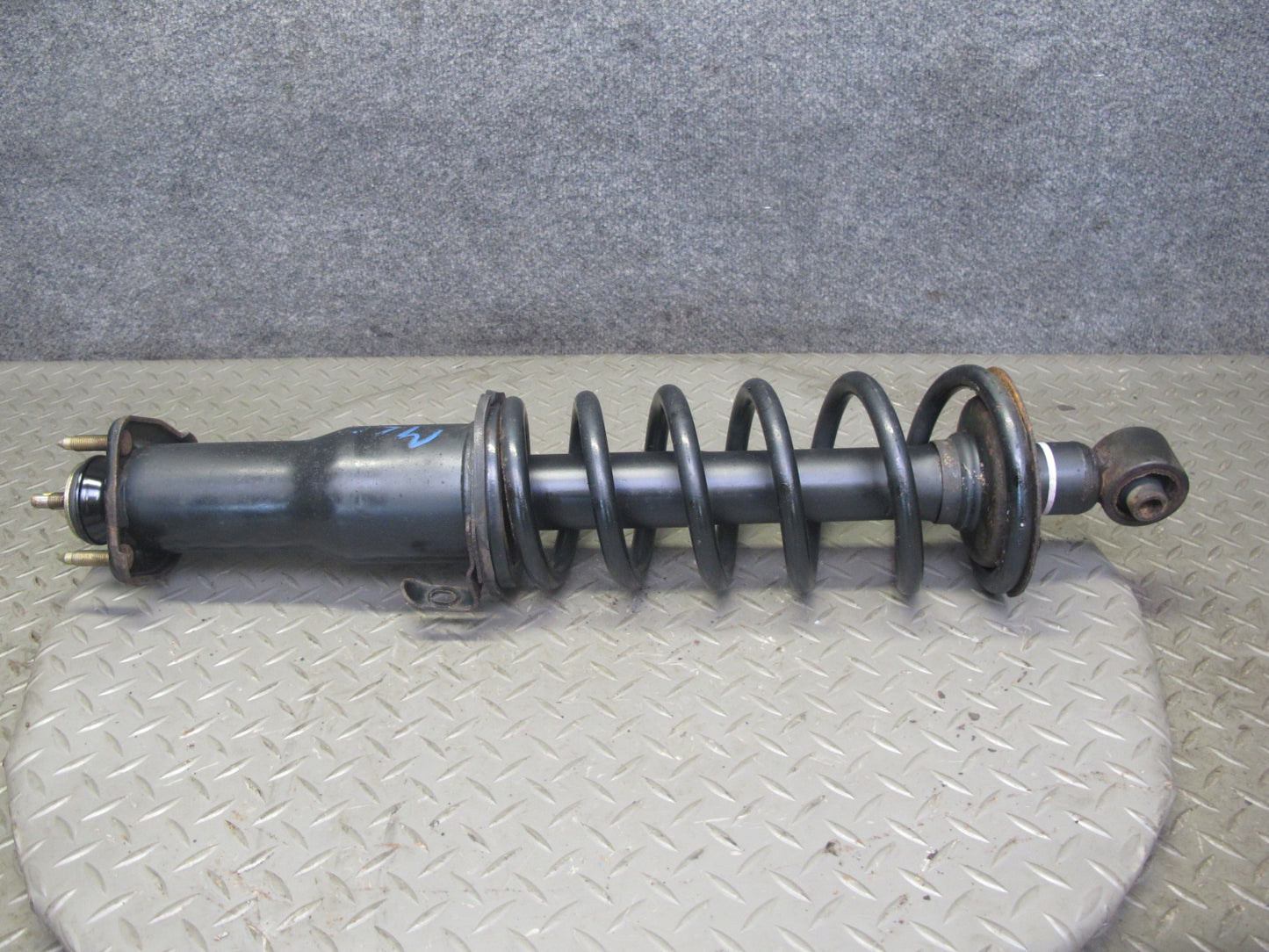 98-05 Lexus GS430 GS300 Set of 2 Rear Left & Right Strut Shock Absorber 106K OEM
