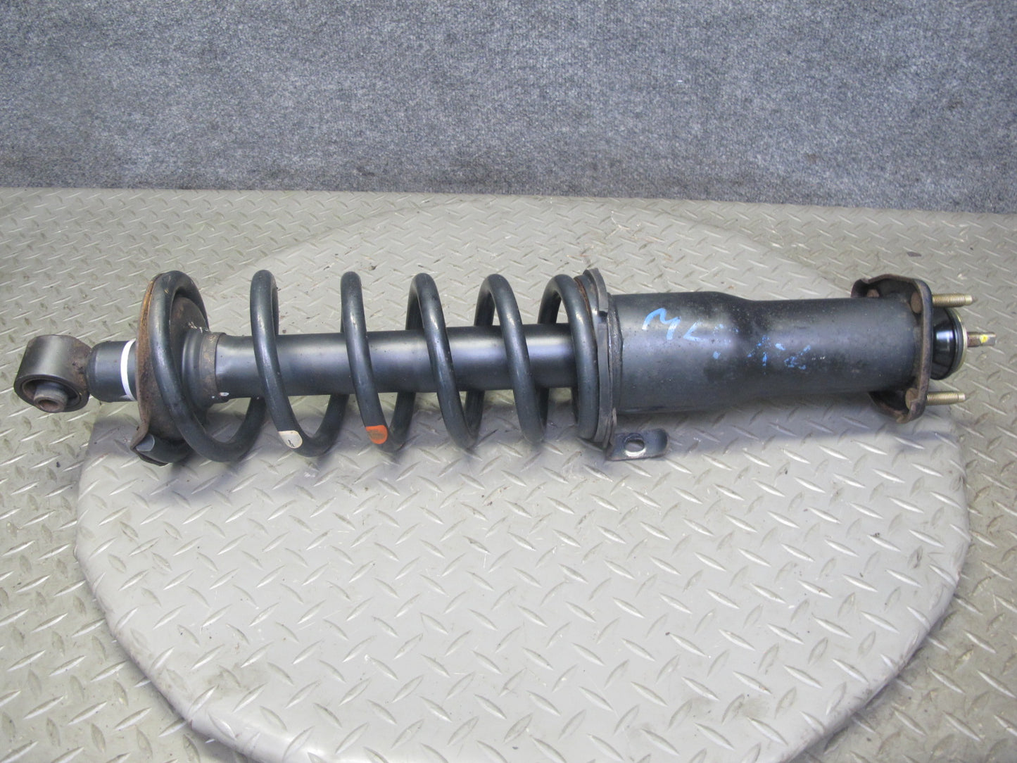 98-05 Lexus GS430 GS300 Set of 2 Rear Left & Right Strut Shock Absorber 106K OEM