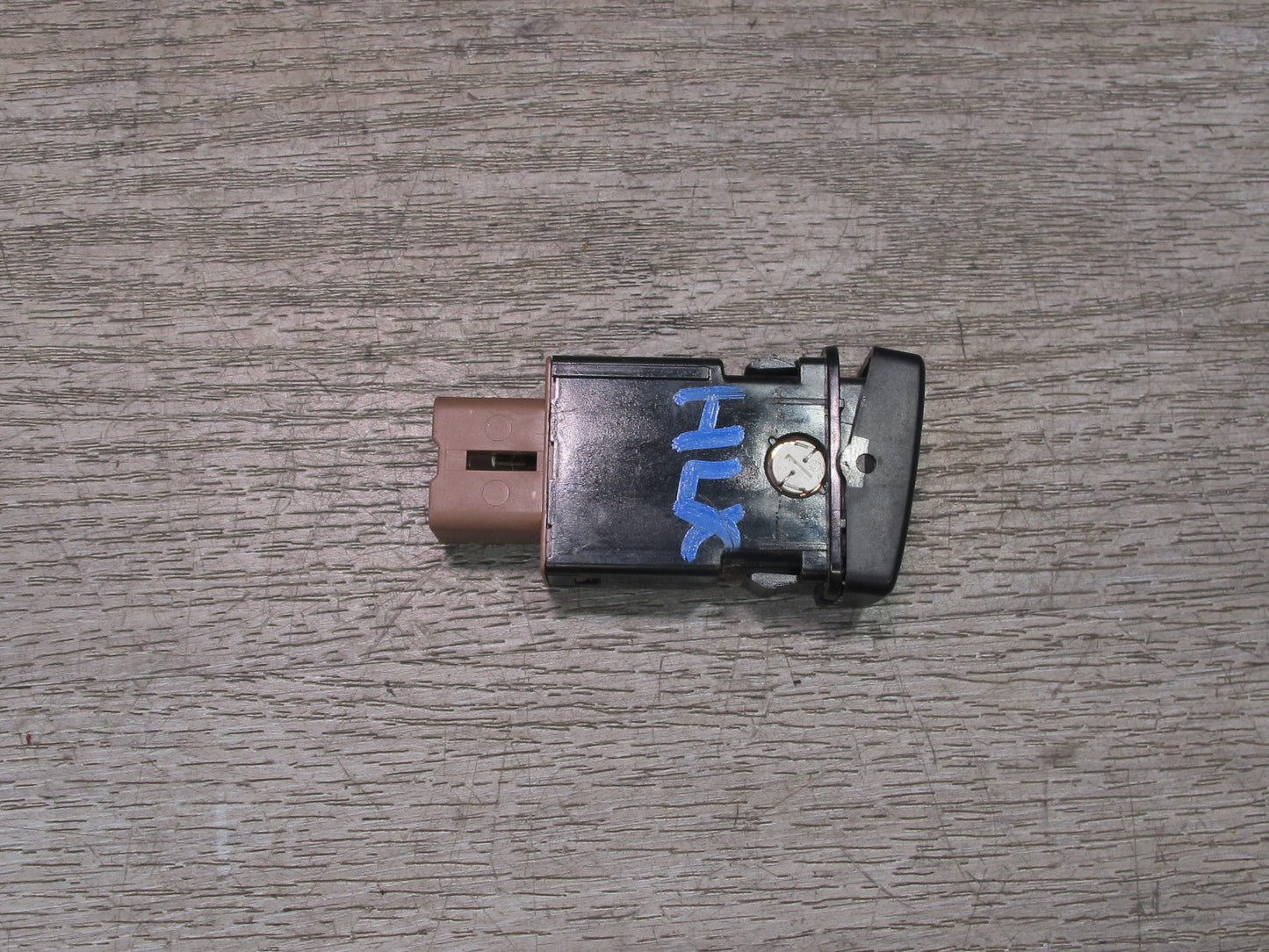 2003-2007 Lexus UZJ100L LX470 Front Right Heated Seat Heater Button Switch