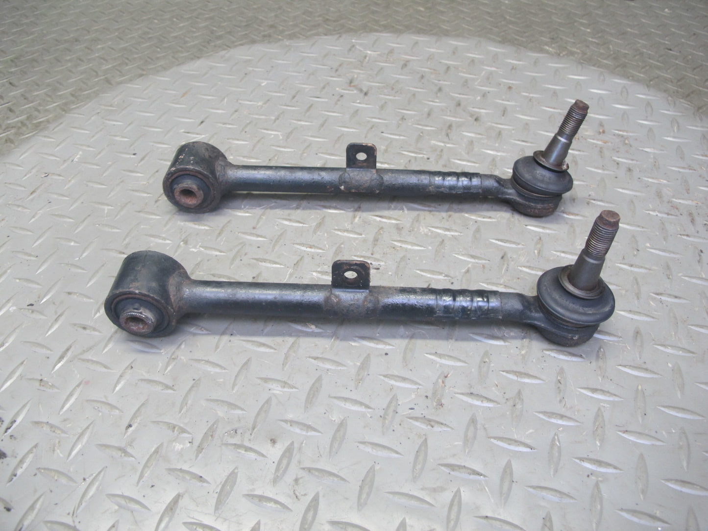 98-05 Lexus JZS160L GS400 GS300 Set of 2 Rear Left & Right Lower Control Arm OEM
