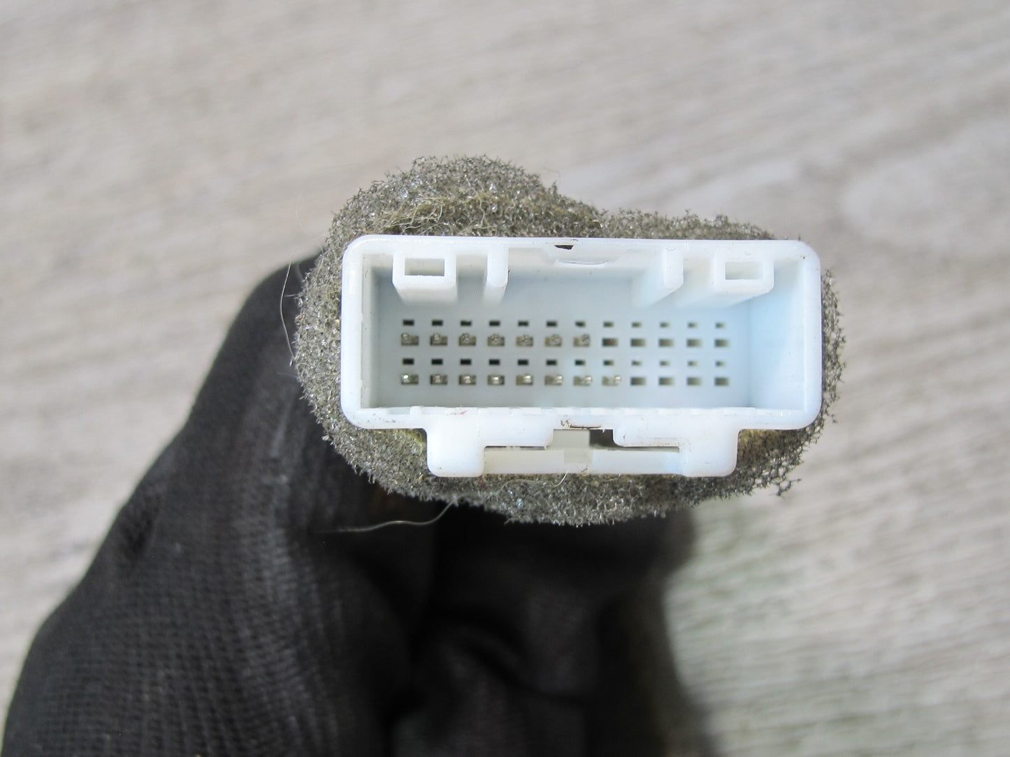 2003-2007 Lexus UZJ100L LX470 Rear Radio Control Switch Panel 86230-60012