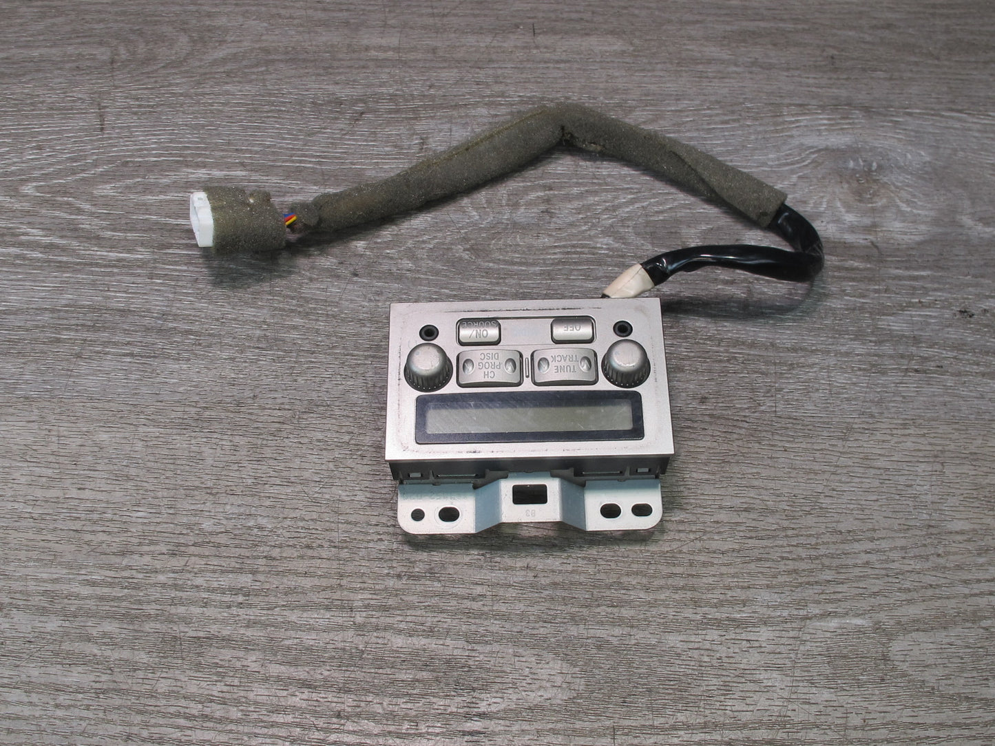 2003-2007 Lexus UZJ100L LX470 Rear Radio Control Switch Panel 86230-60012