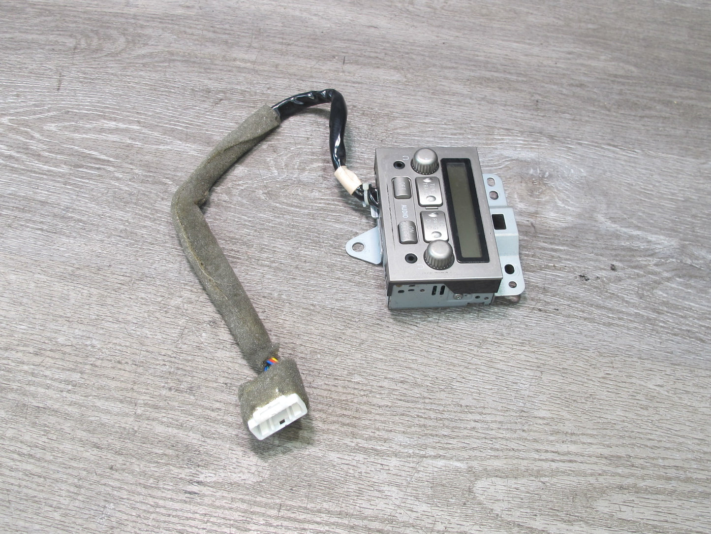 2003-2007 Lexus UZJ100L LX470 Rear Radio Control Switch Panel 86230-60012
