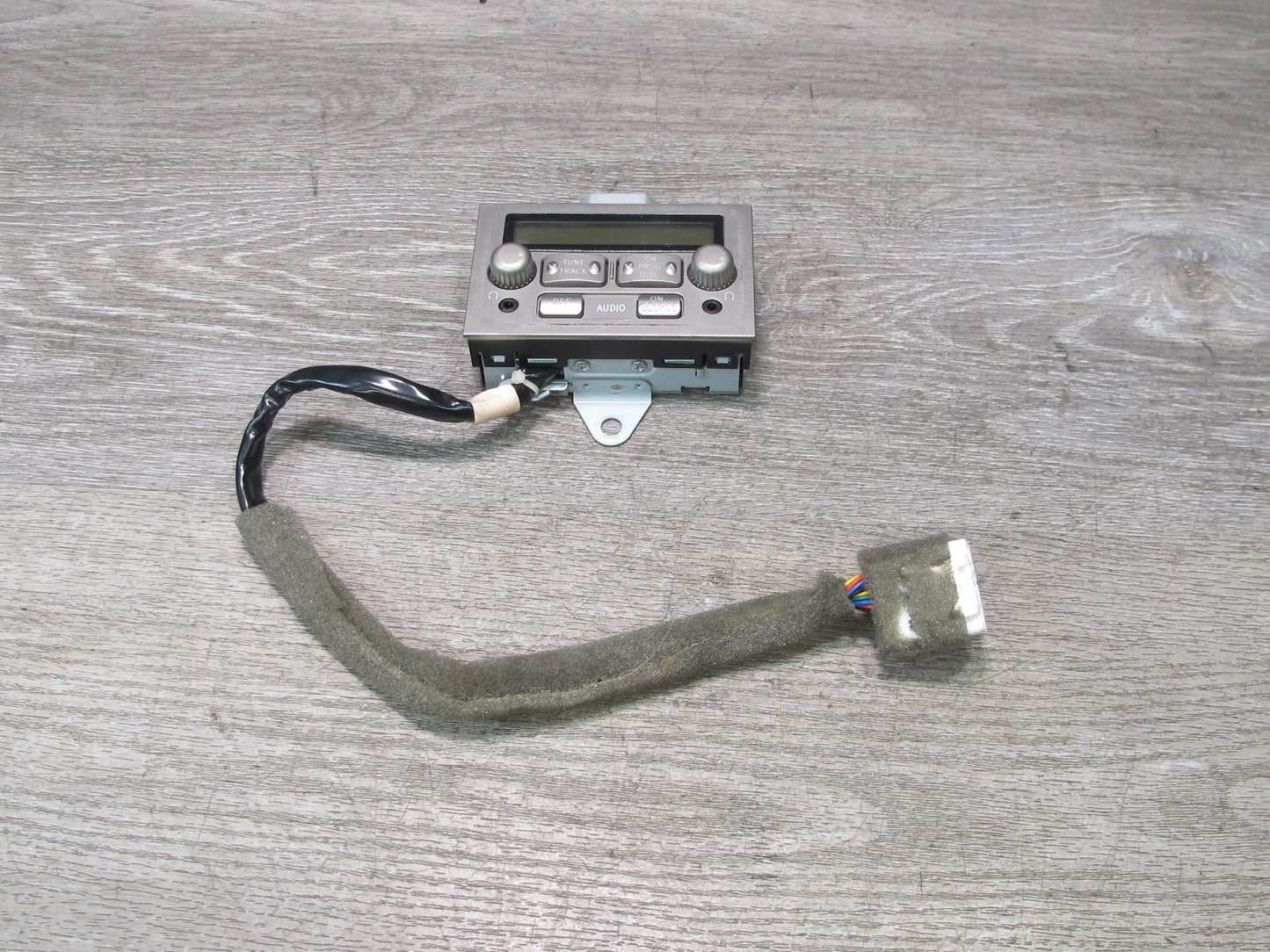 2003-2007 Lexus UZJ100L LX470 Rear Radio Control Switch Panel 86230-60012