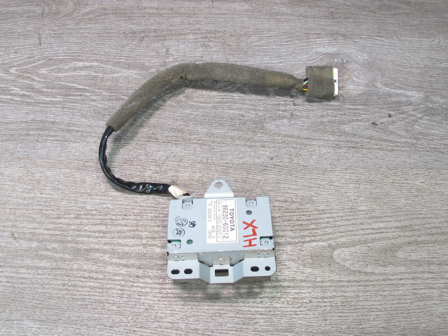 2003-2007 Lexus UZJ100L LX470 Rear Radio Control Switch Panel 86230-60012