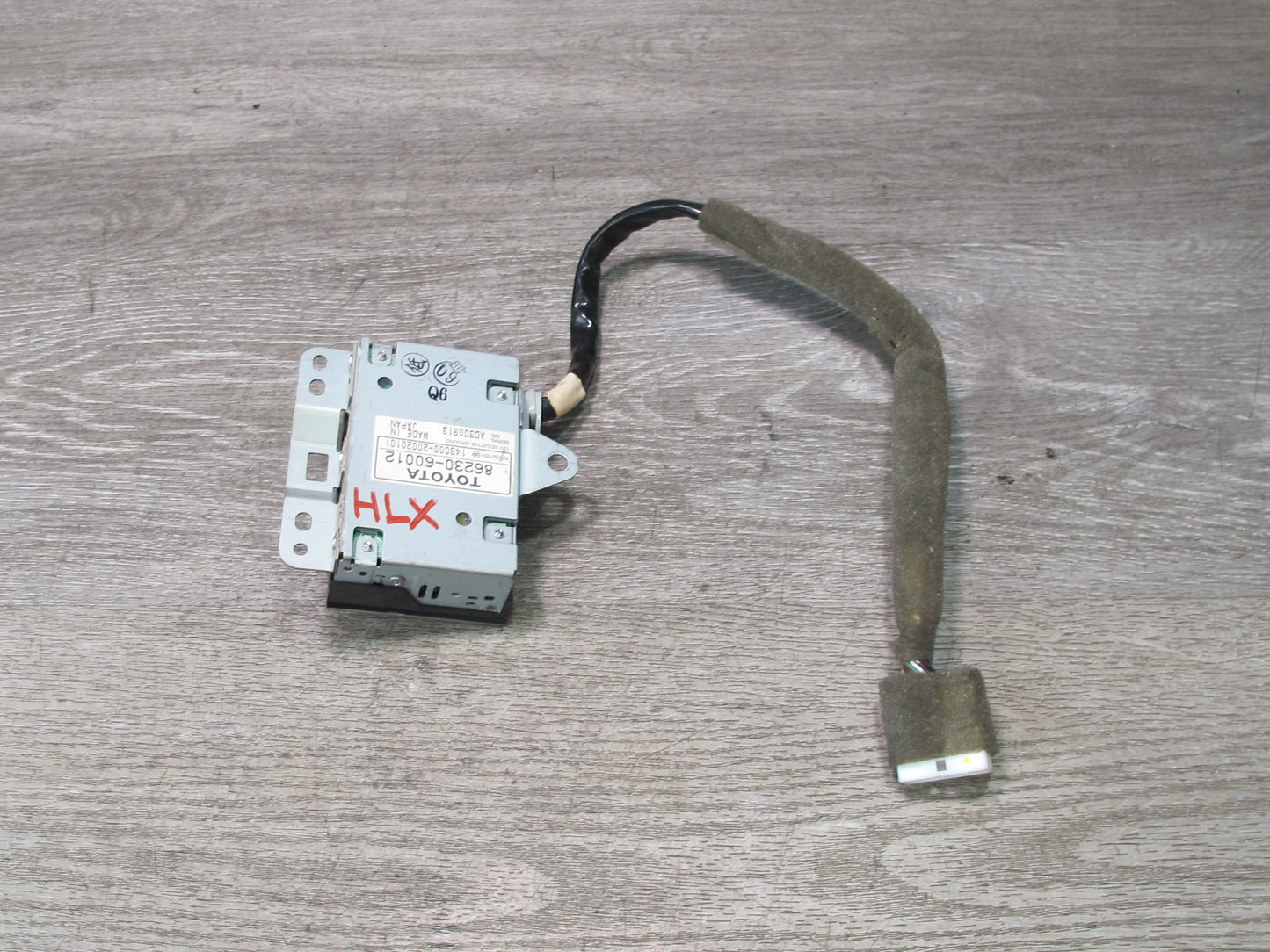 2003-2007 Lexus UZJ100L LX470 Rear Radio Control Switch Panel 86230-60012