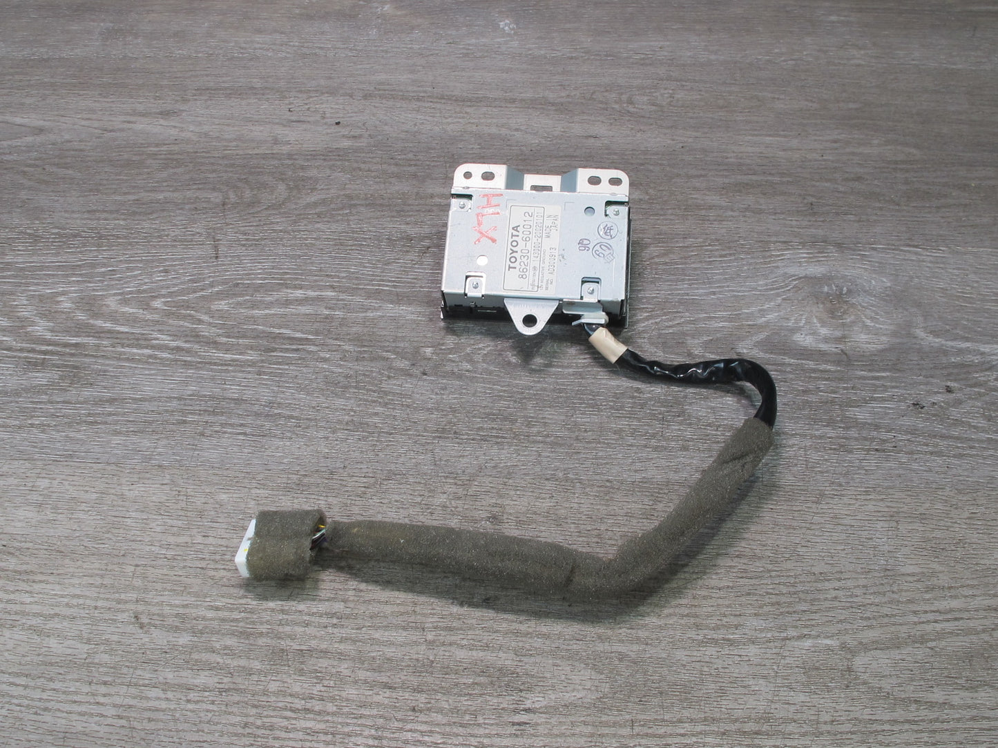 2003-2007 Lexus UZJ100L LX470 Rear Radio Control Switch Panel 86230-60012