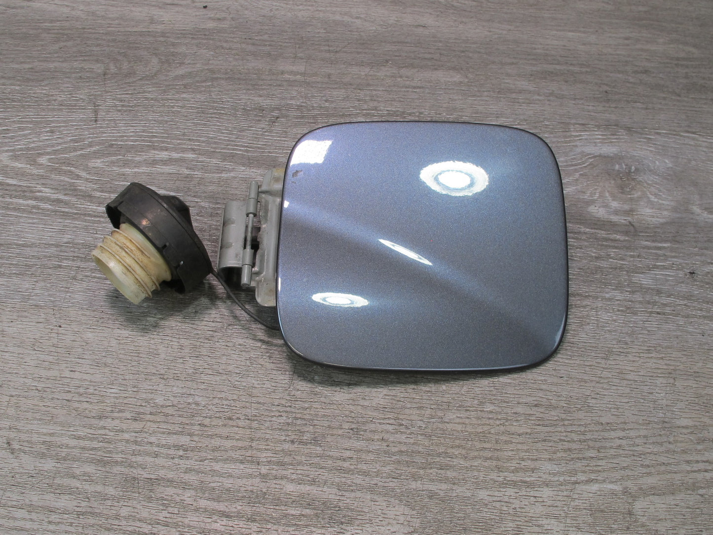 2003-2007 Lexus UZJ100L LX470 Fuel Tank Filler Door Lid Cover w Cap