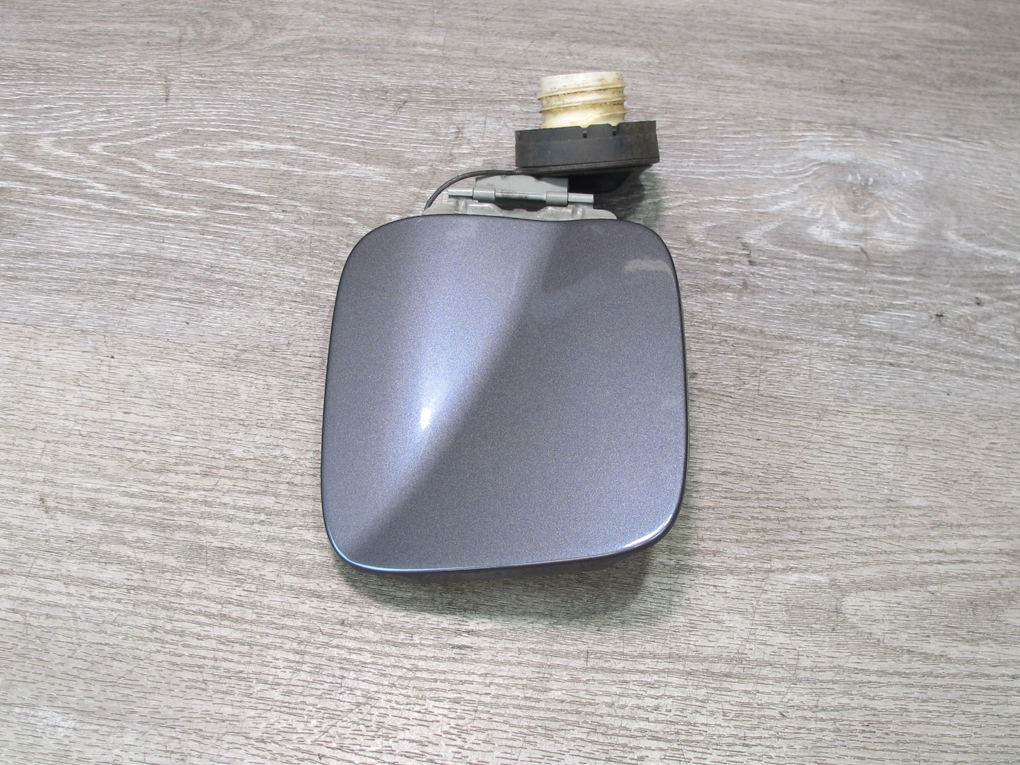 2003-2007 Lexus UZJ100L LX470 Fuel Tank Filler Door Lid Cover w Cap