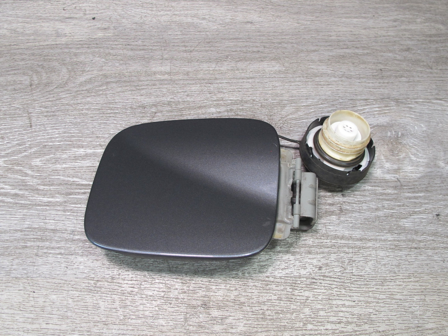 2003-2007 Lexus UZJ100L LX470 Fuel Tank Filler Door Lid Cover w Cap