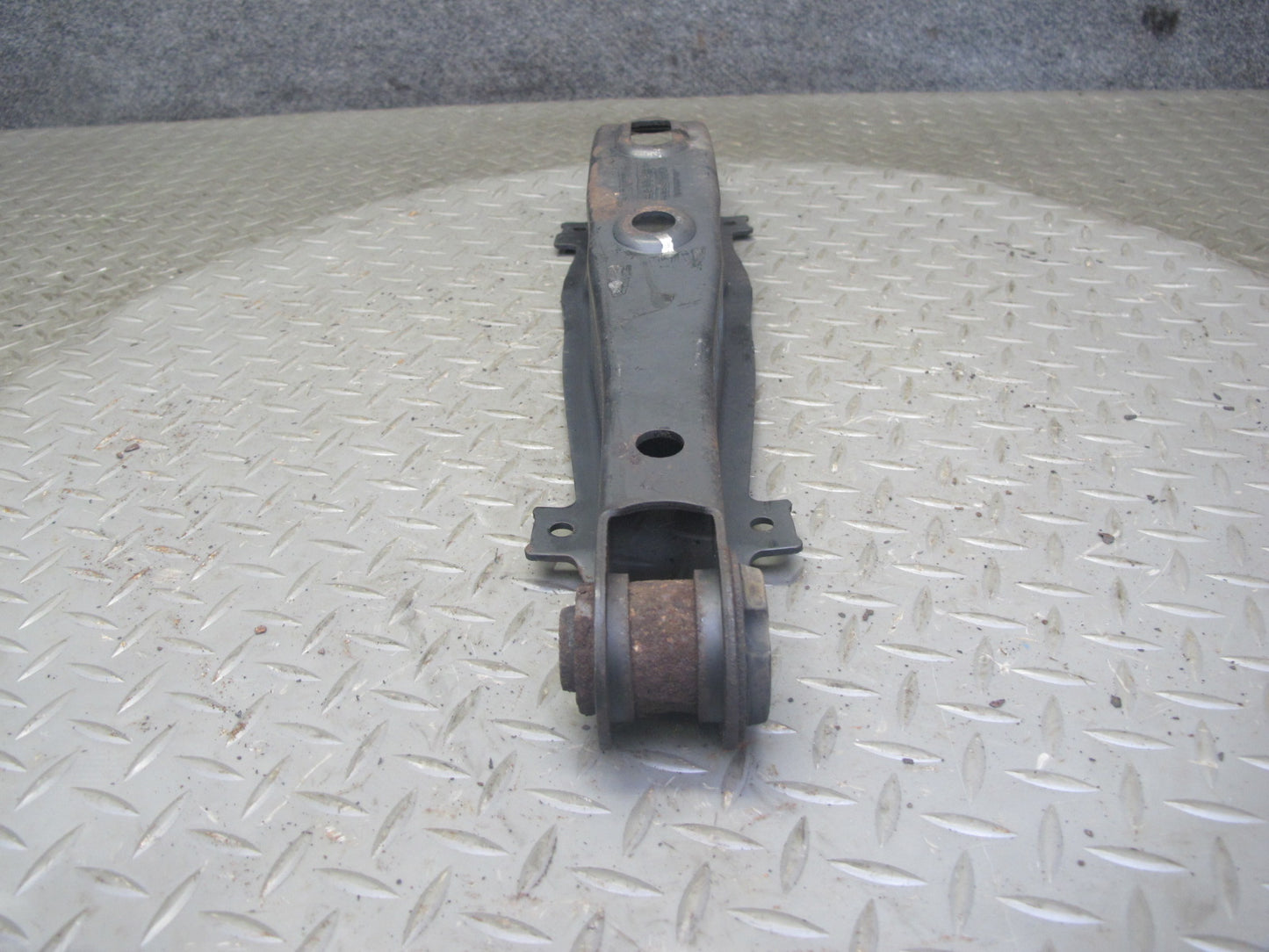 98-05 Lexus JZS160 GS400 GS430 GS300 Rear Left & Right Lower Control Arm Set OEM