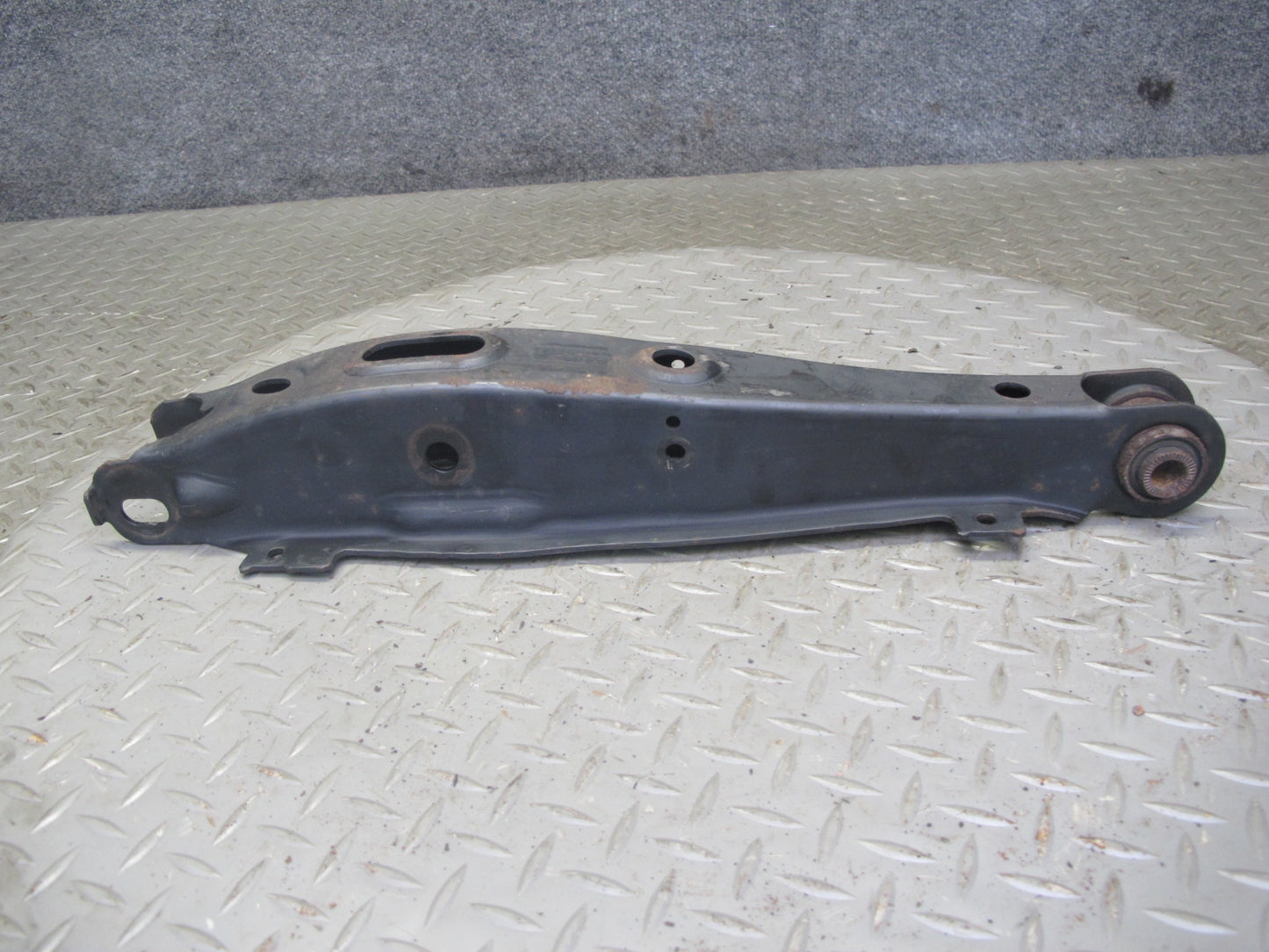 98-05 Lexus JZS160 GS400 GS430 GS300 Rear Left & Right Lower Control Arm Set OEM