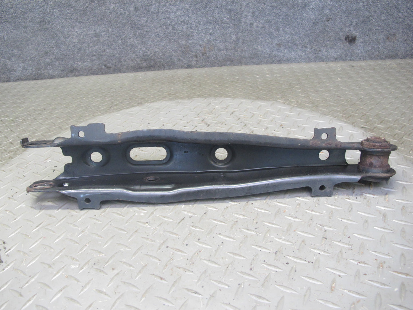 98-05 Lexus JZS160 GS400 GS430 GS300 Rear Left & Right Lower Control Arm Set OEM