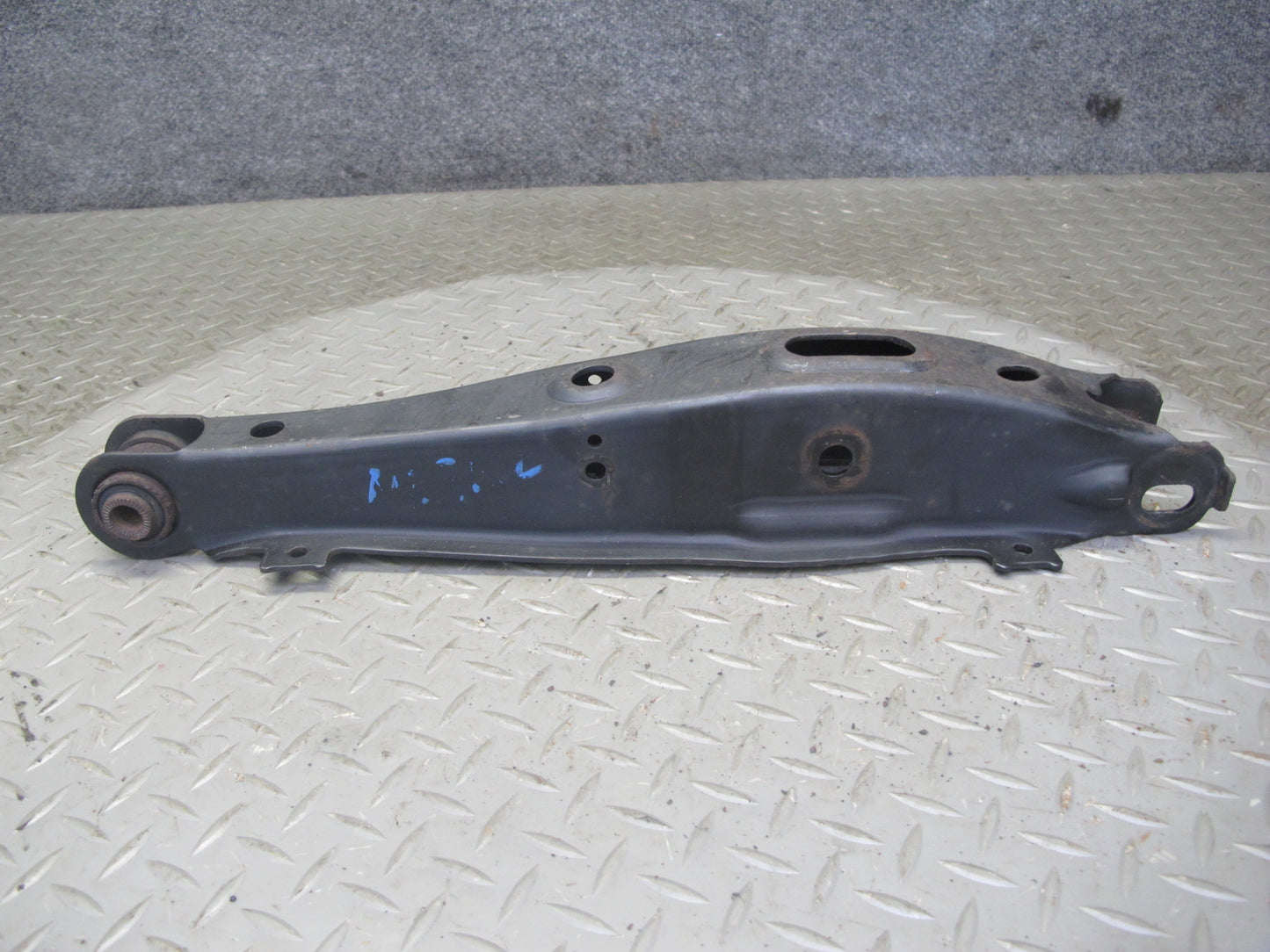 98-05 Lexus JZS160 GS400 GS430 GS300 Rear Left & Right Lower Control Arm Set OEM