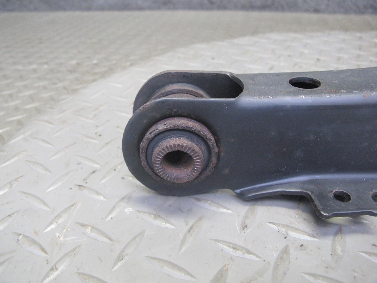98-05 Lexus JZS160 GS400 GS430 GS300 Rear Left & Right Lower Control Arm Set OEM