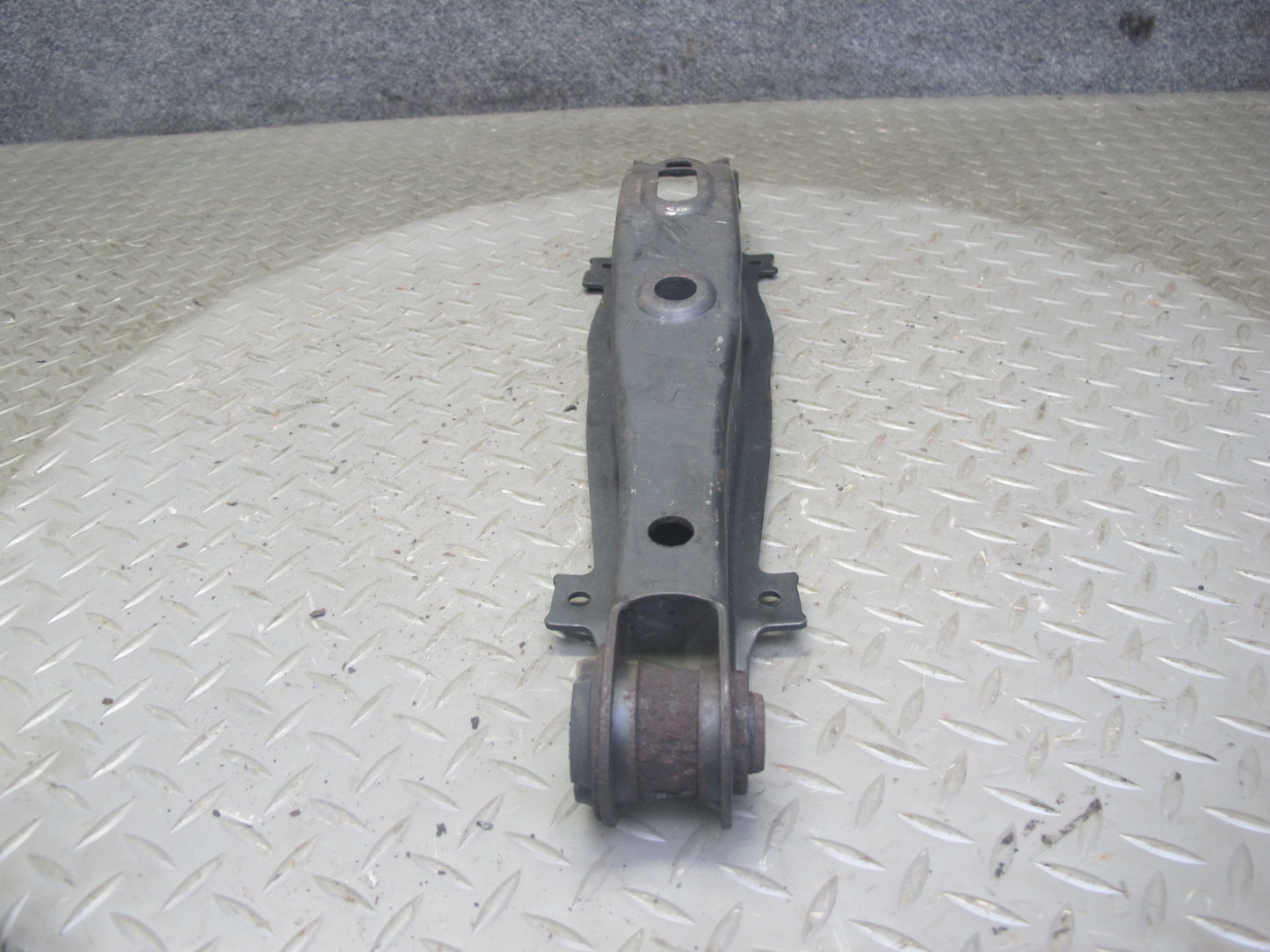 98-05 Lexus JZS160 GS400 GS430 GS300 Rear Left & Right Lower Control Arm Set OEM