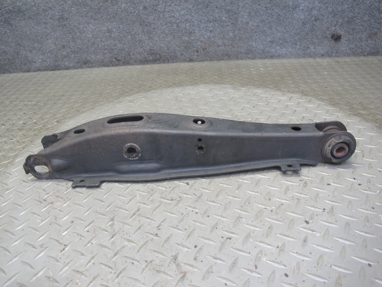 98-05 Lexus JZS160 GS400 GS430 GS300 Rear Left & Right Lower Control Arm Set OEM