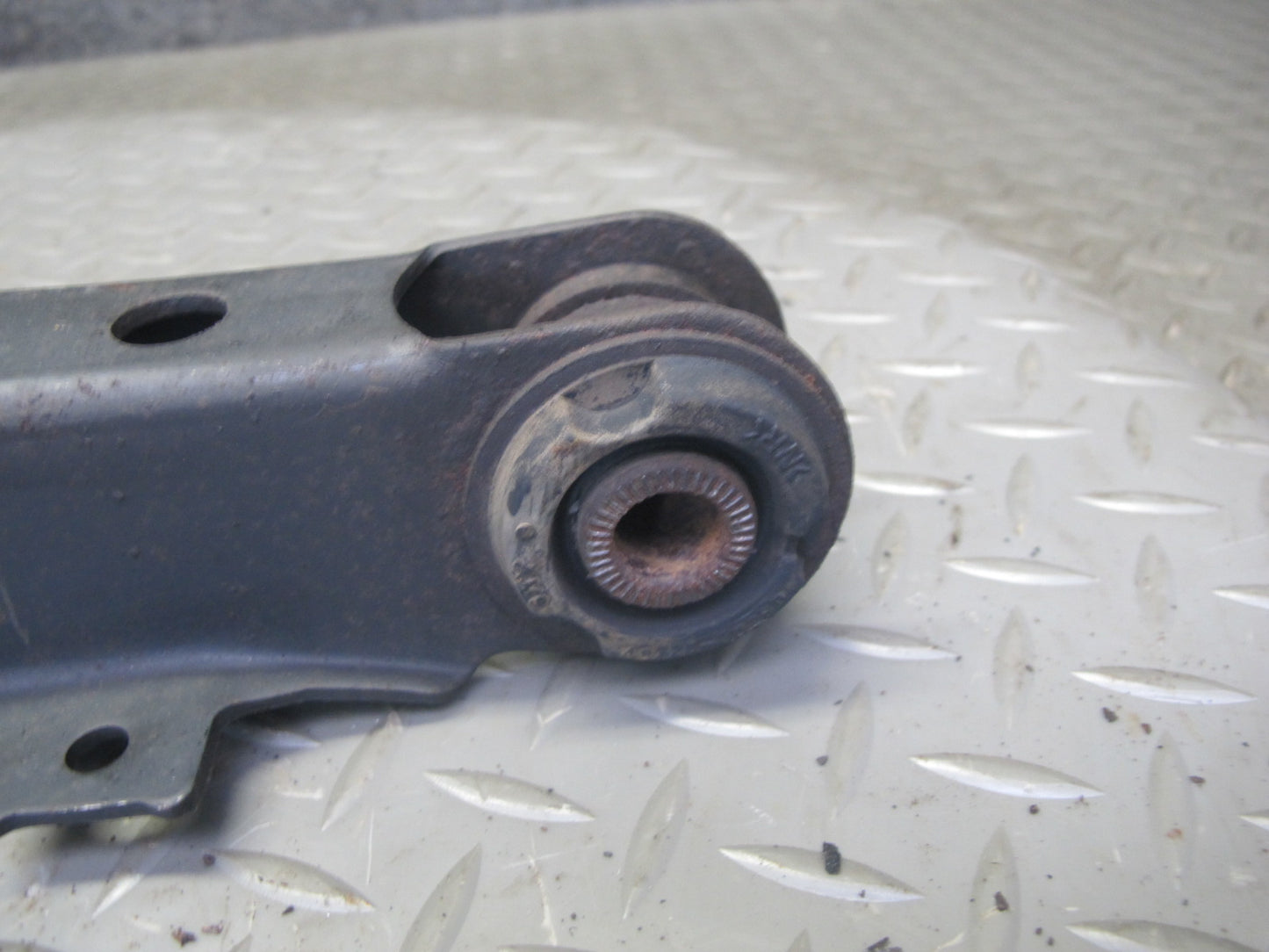 98-05 Lexus JZS160 GS400 GS430 GS300 Rear Left & Right Lower Control Arm Set OEM