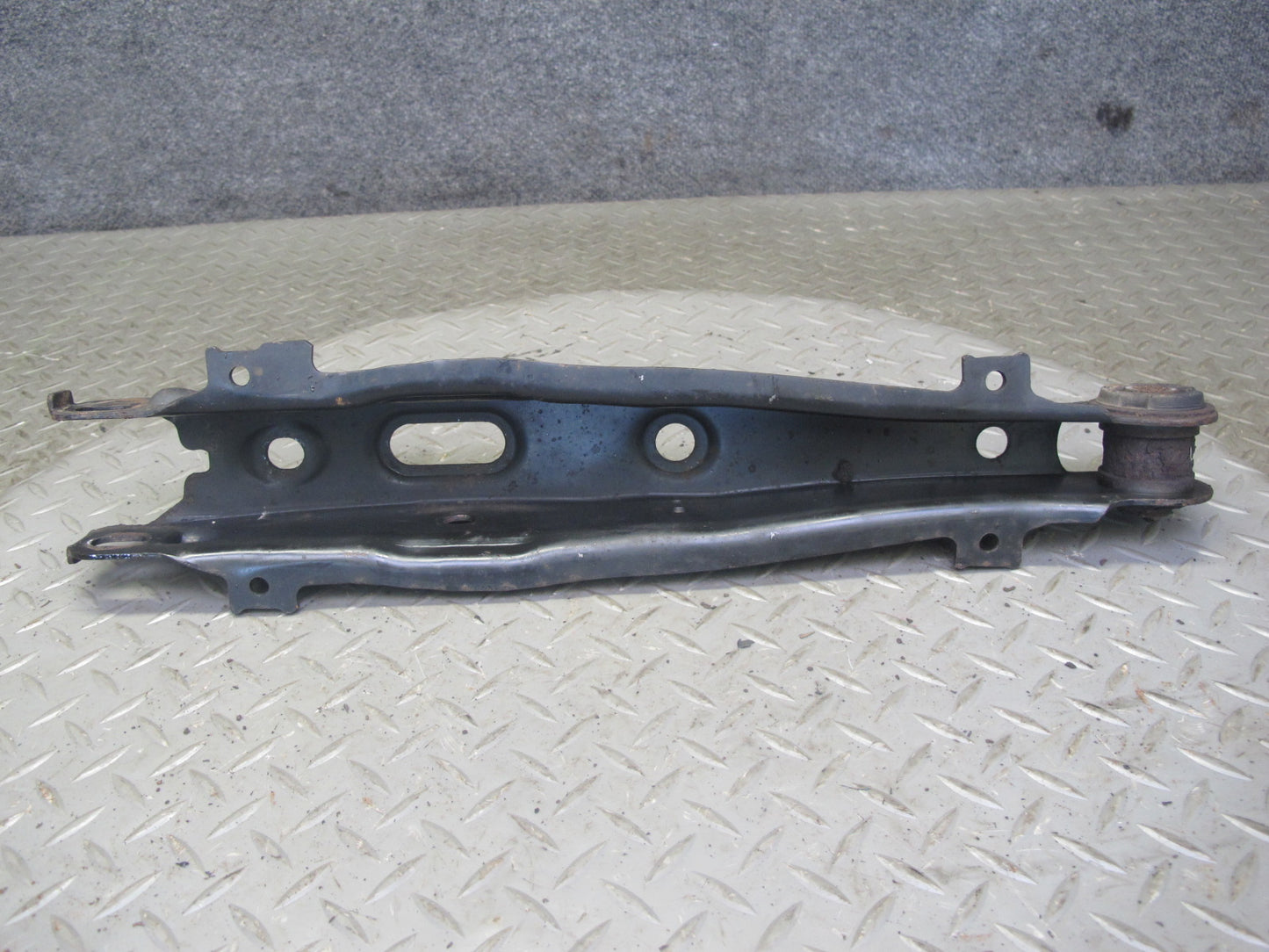 98-05 Lexus JZS160 GS400 GS430 GS300 Rear Left & Right Lower Control Arm Set OEM