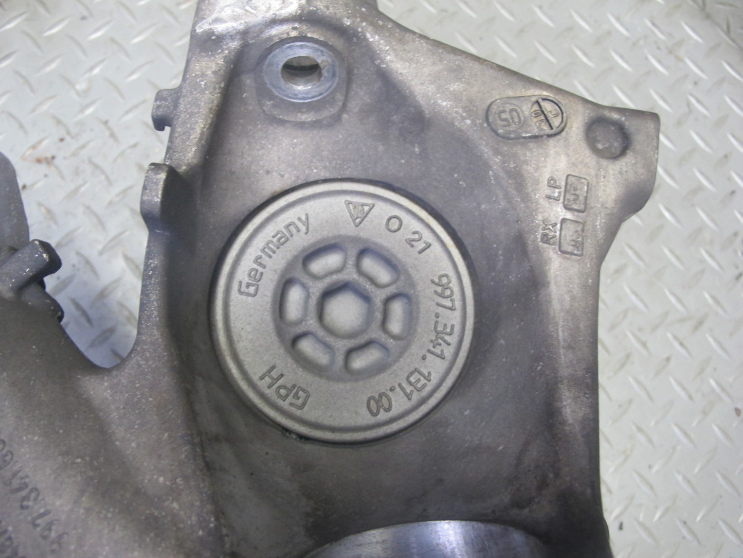 2005-2012 Porsche 911 997 Boxster RWD Front Left Spindle Knuckle Wheel Hub