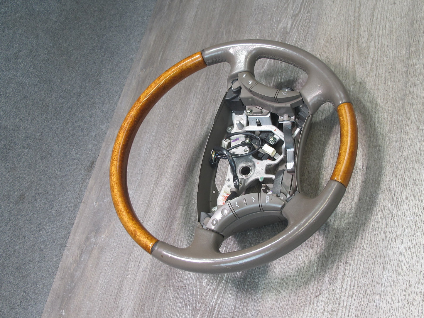 2003-2007 Lexus UZJ100L LX470 Leather Wood Steering w Controls