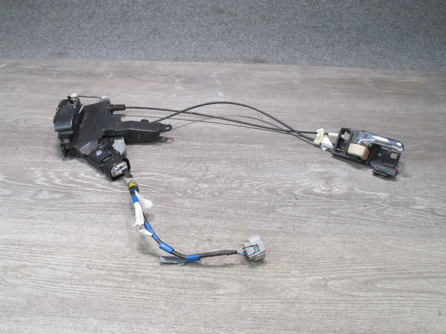2003-2007 Lexus UZJ100L LX470 Front Right Door Lock Latch Actuator