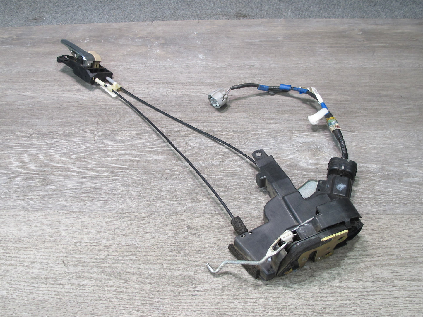 2003-2007 Lexus UZJ100L LX470 Front Right Door Lock Latch Actuator