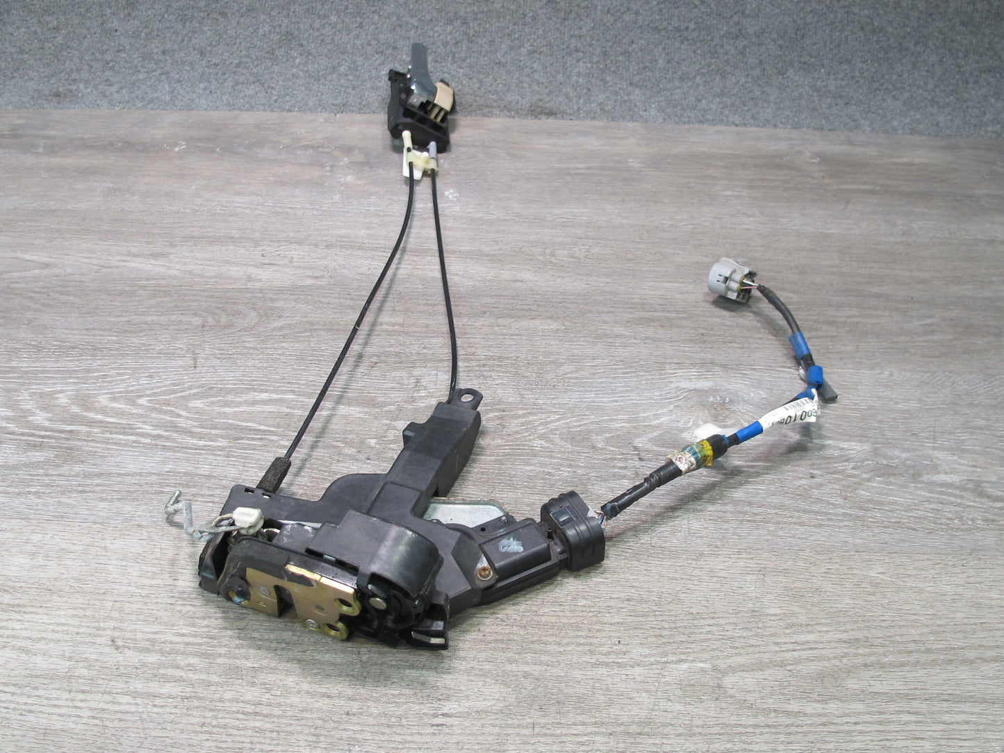 2003-2007 Lexus UZJ100L LX470 Front Right Door Lock Latch Actuator