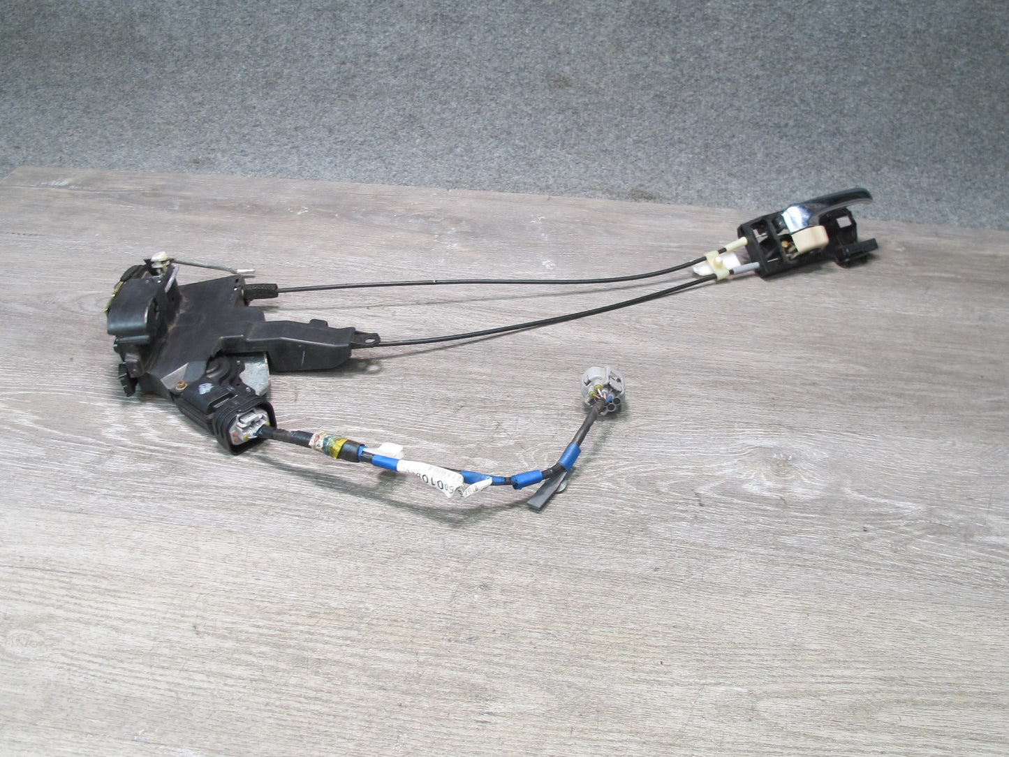 2003-2007 Lexus UZJ100L LX470 Front Right Door Lock Latch Actuator